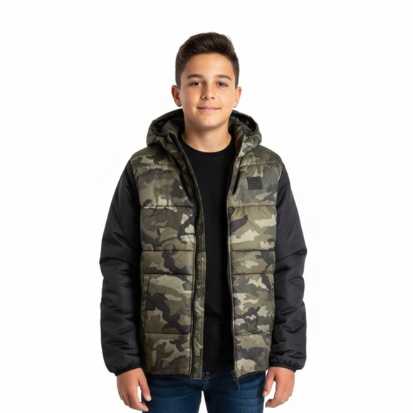 Under Armour Other - Under Armour Boys' Camo Hooded Puffer Jacket - Olive Green & Black Used (9/10 )